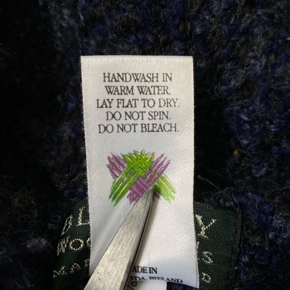 Blarney Woolen Mills soft wool poncho - Picture 8 of 12